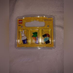 NWOT 2009 Lego Mini Figures 3 Pack